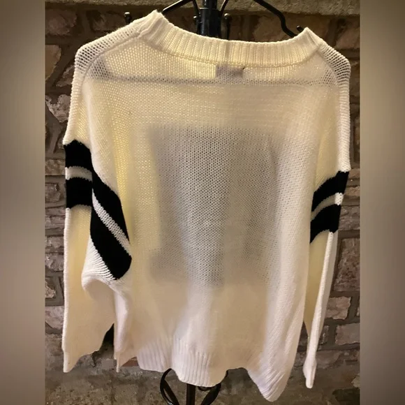 (NWT) POL Crochet Knit Sweater 01 Graphic Oversized One Size - Picture 3 of 3